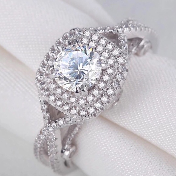 Brand new 18k gold  engagement ring - Picture 3 of 4